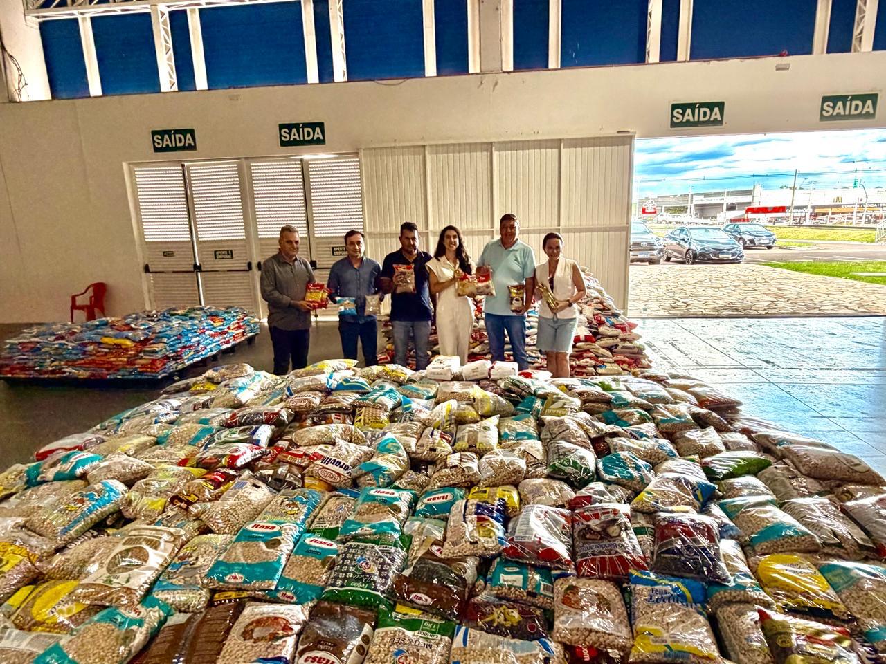 Expo Umuarama doa 32 toneladas de alimentos para entidades assistenciais!