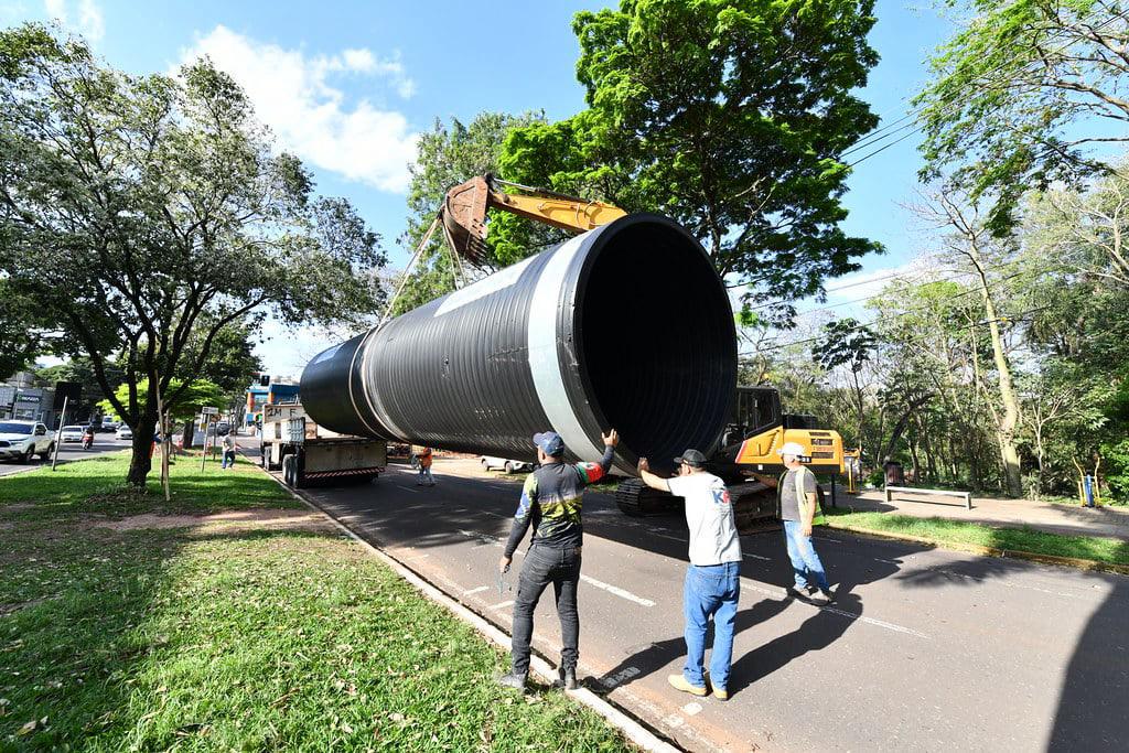 Obras de drenagem pluvial no centro de Umuarama seguem em ritmo intenso!