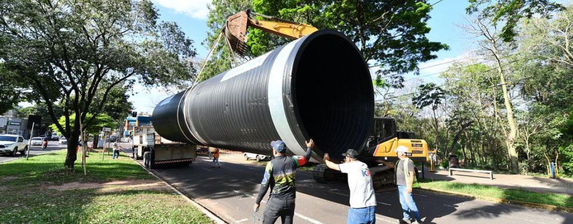 Obras de drenagem pluvial no centro de Umuarama seguem em ritmo intenso!