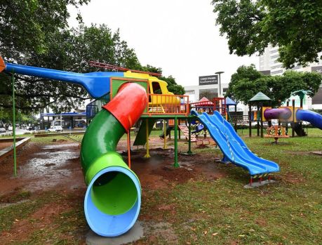 As belas praças se transformam em parques de diversão para a galerinha!