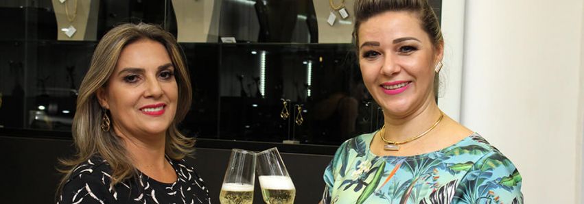 Sonho realizado: Irmãs Souza inauguram loja de jóias