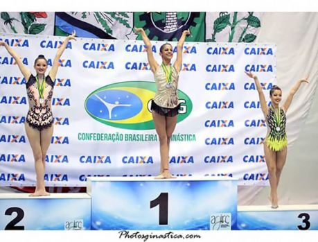 Equipe de ginástica Rítmica da Unipar conquista ouro em campeonato nacional   