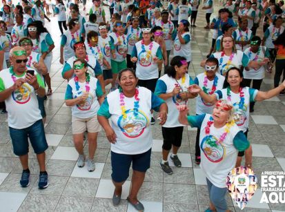 Dançando e recordando os antigos e belos carnavais de Umuarama   