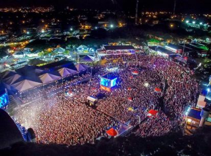 Uma imagem para a posteridade: a arena da Expo lotada!!!   