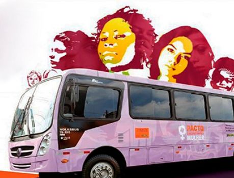 Ônibus lilás traz orientação às mulheres de Umuarama