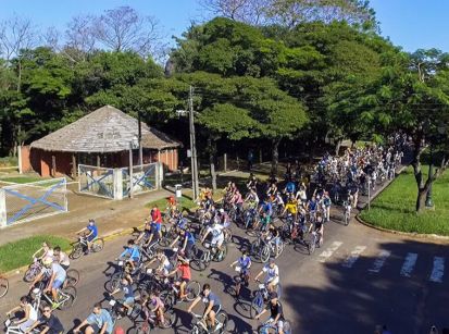 Pedaladas pelo centro de Umuarama no feriadão de Tiradentes