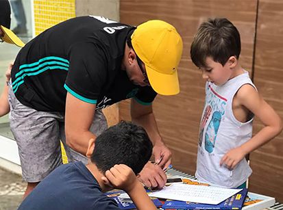 Colecionar figurinhas, o hobby que atravessou gerações...