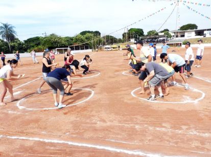 Divertida gincana esportiva reúne gerações na ACEU: Undokai