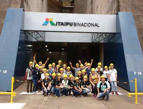 Caravana de estudantes de Umuarama visita a Hidrelétrica de Itaipu